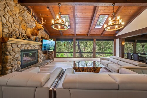 Riverfront Paradise w/ Pool, Spa & Tennis Court