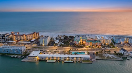 Belleview Gulf Studio/Steps away from BEACH (378)