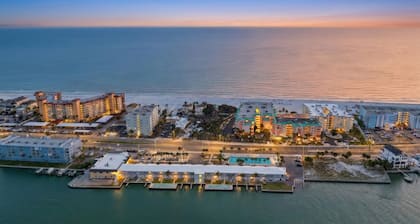 Belleview Gulf Studio/Steps away from BEACH (378)