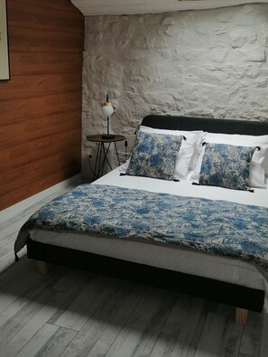 2 bedrooms, iron/ironing board, travel cot, bed sheets