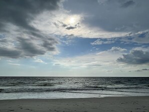 In Strandnähe, Liegestühle, Strandtücher