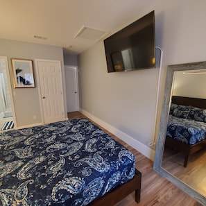 4 bedrooms, desk, iron/ironing board, free WiFi