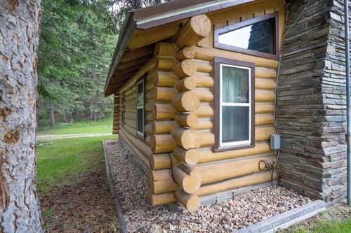 Rustic Roost Log Cabin | 1 Bed, 1 Bath