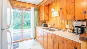 Coffee/tea maker, fridge, microwave, oven - Rustic Roost Log Cabin | 1 Bed, 1 Bath (Custer)