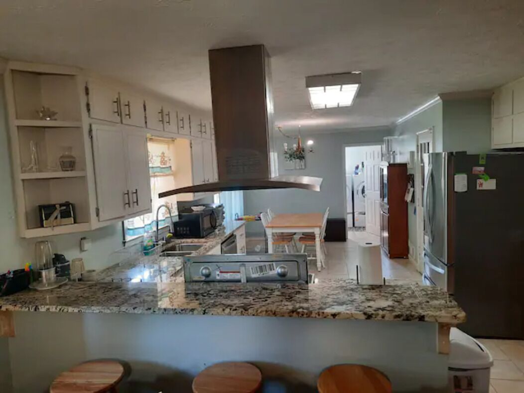 Køleskab, mikrobølgeovn, ovn, kogeplade