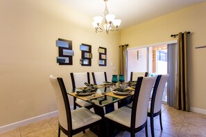 Dining - Wonderful property 4 bed, 3 bath with private pool, 7 miles from Disney parks! (Kissimmee)