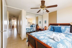 Bureau, fer et planche à repasser, Wi-Fi gratuit, draps fournis