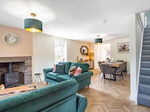 Een smart-tv en een open haard