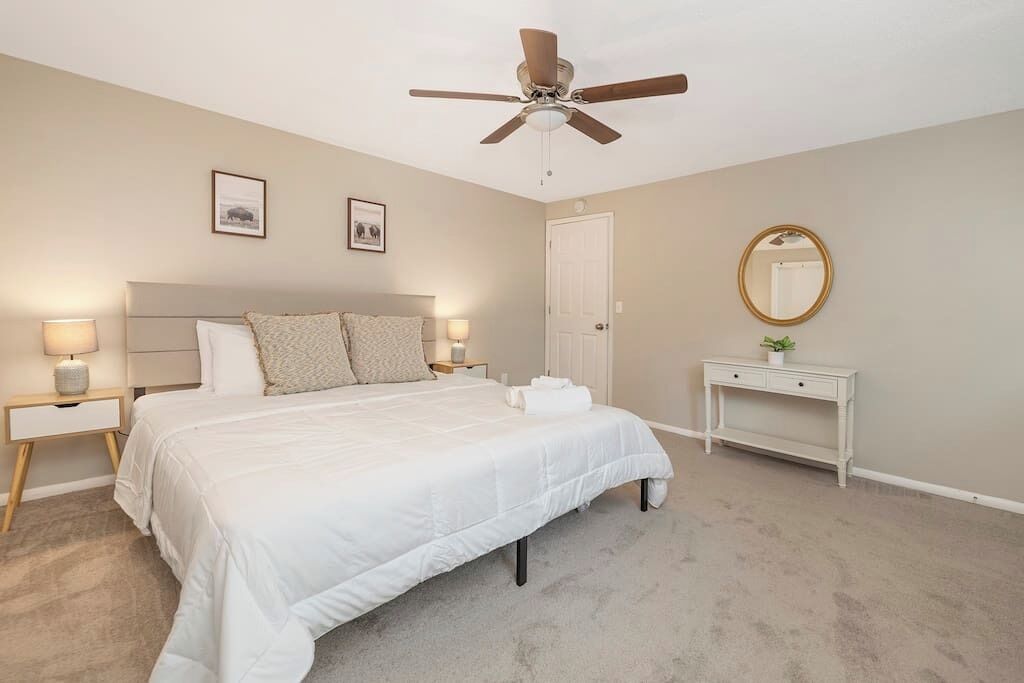 4 bedrooms, desk, iron/ironing board, WiFi