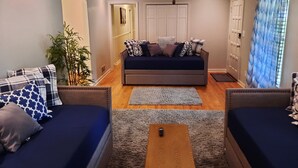 Living area - Spacious Home 30 Minutes From Atlanta Sleeps 20 (Stone Mountain)