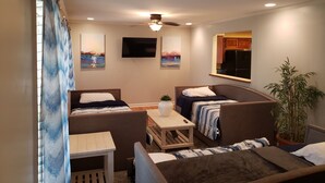 Room - Spacious Home 30 Minutes From Atlanta Sleeps 20 (Stone Mountain)