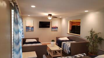 4 bedrooms, in-room safe, iron/ironing board, free WiFi