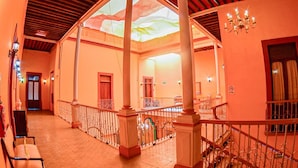 23-inch flat-screen TV with cable channels, TV - HOTEL ANABI (Querétaro)