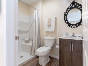 Bathtub, hair dryer, towels, shampoo