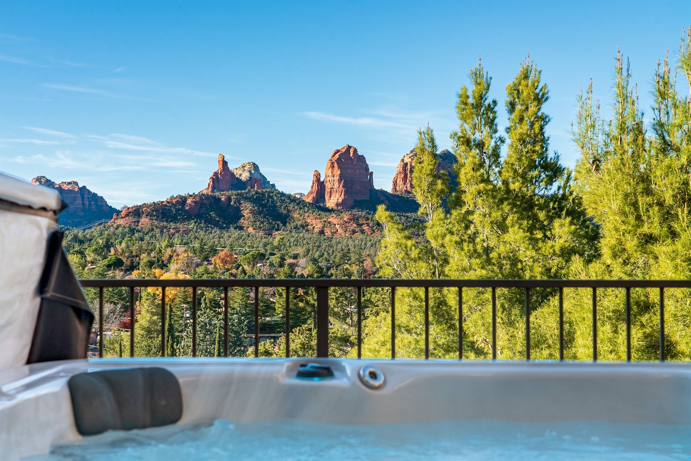 Tina de hidromasaje al aire libre