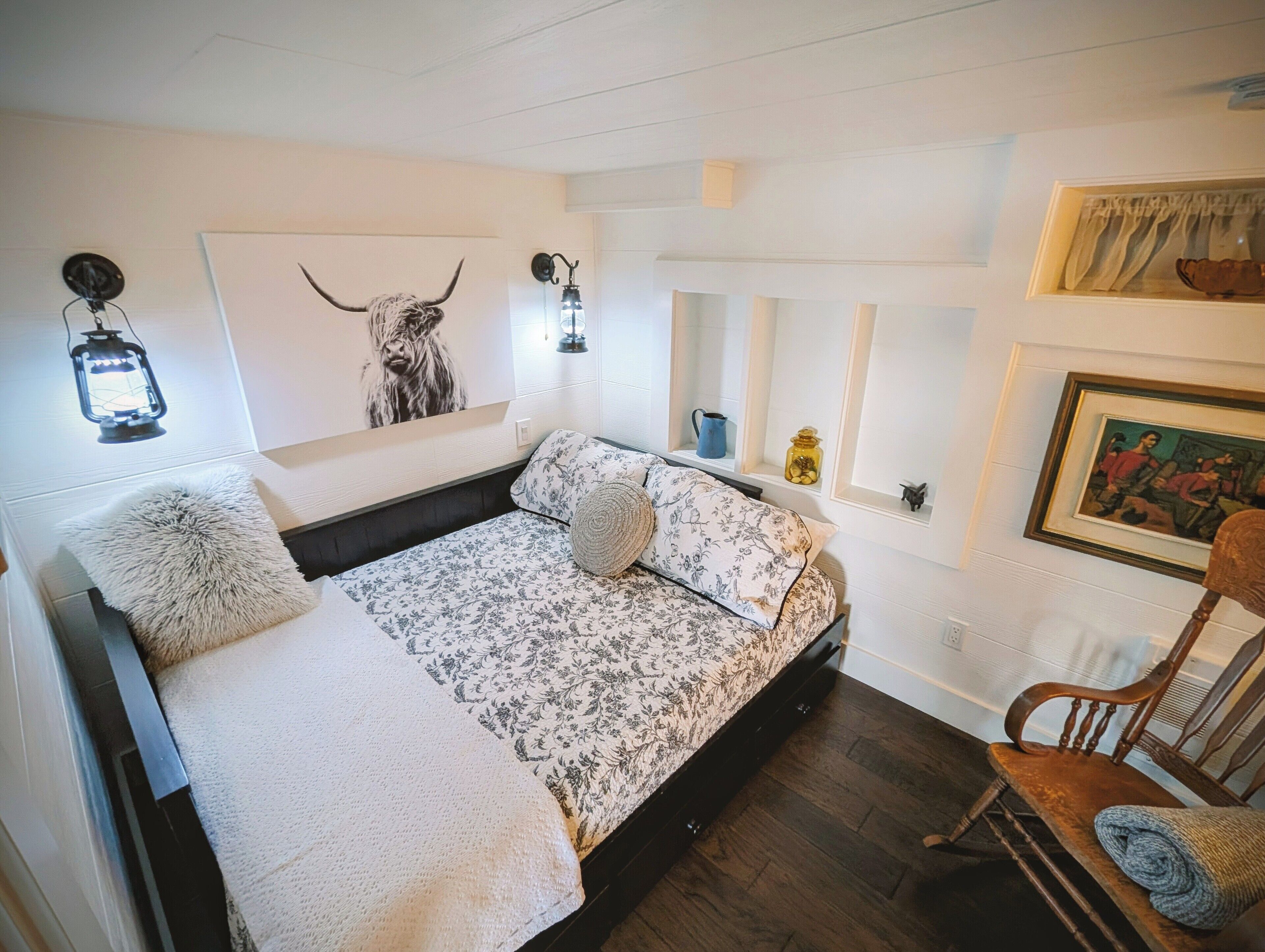 2 bedrooms, desk, free WiFi, bed sheets