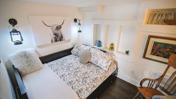 2 bedrooms, desk, free WiFi, bed sheets