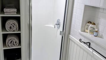 Shower, hair dryer, towels, shampoo