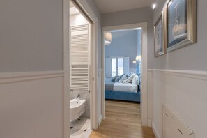 2 habitaciones, tabla de planchar con plancha, wifi y ropa de cama