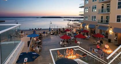 Exquisite Bayview Residence at Lighthouse Cove