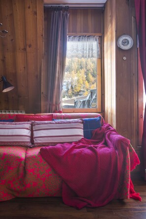 Interior - Chalet style apartment directly on the ski slopes (Pila)