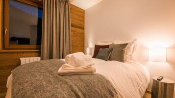 1 slaapkamer, een strijkplank/strijkijzer, reisbedje, gratis wifi