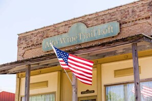 Exterior detail - * New Hot Tub * Best Location on the Wine Trail! * (Alto Pass)