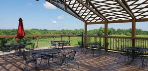 Outdoor dining - * New Hot Tub * Best Location on the Wine Trail! * (Alto Pass)