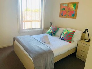 3 bedrooms, desk, iron/ironing board, WiFi - St Leonards family fun and beach adventures (Saint Leonards)