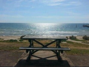 Outdoor dining - St Leonards family fun and beach adventures (Saint Leonards)