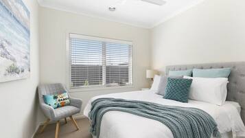 4 bedrooms, desk, iron/ironing board, WiFi