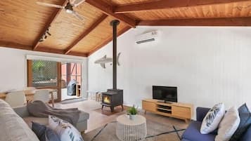 TV, fireplace, offices