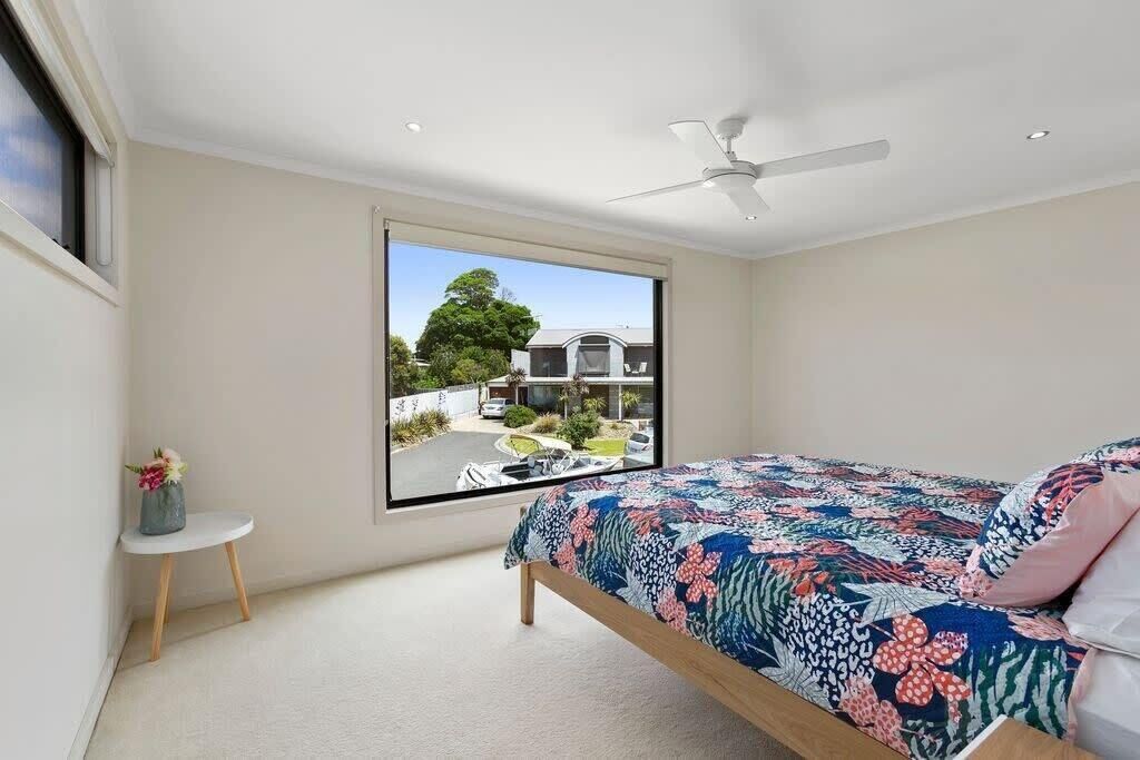 4 bedrooms, desk, iron/ironing board, WiFi