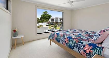 Coastal Holiday Living Bay Views Prime Location