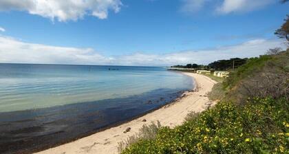 Coastal Holiday Living Bay Views Prime Location