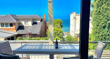 Coastal Holiday Living Bay Views Prime Location