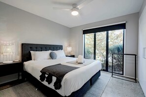 4 habitaciones, tabla de planchar con plancha, wifi y ropa de cama