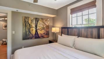 2 bedrooms, desk, iron/ironing board, WiFi