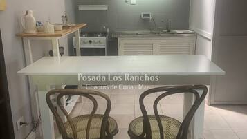 Four, bouilloire électrique, grille-pain