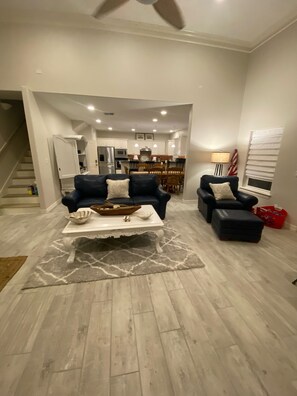 Interior - OHANA NEST -NEWLY REMODELED  Excellent get away-Cozy- CLEAN- walk to the beach  (Galveston)