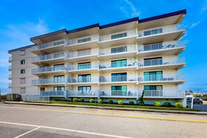 Exterior - Top Floor Condo in Beachfront Condo w/Shared Pool, WiFi, AC, W/D, Water Views (Ocean City)