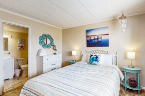 2 bedrooms, iron/ironing board, internet, bed sheets - Top Floor Condo in Beachfront Condo w/Shared Pool, WiFi, AC, W/D, Water Views (Ocean City)