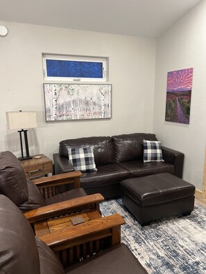 Smart-TV, DVD-Player, Bücher, Videothek