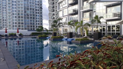 2 Bedroom - Mactan Newtown - 5 mins walk to the BEACH!