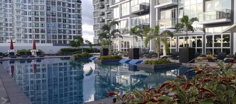2 Bedroom - Mactan Newtown - 5 mins walk to the BEACH!