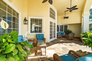 Terrace/patio - 16-306 Close to Disney, Washer and dryer, screened balcony, heated swimming pool (Kissimmee)