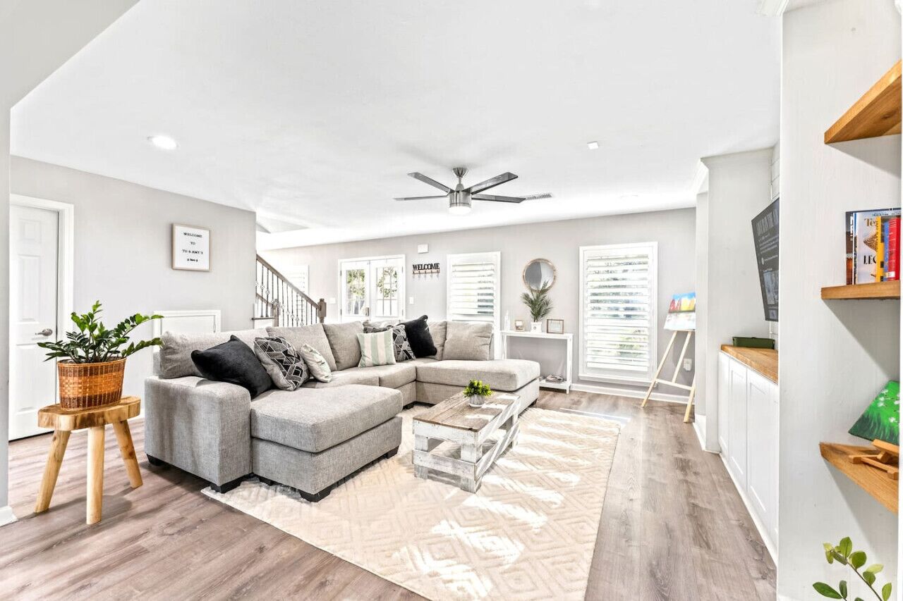 Téléviseur, table de ping-pong