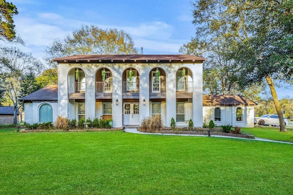 Exterior - Breakfast with a View with BBQ Firepit Golf Course (Conroe)