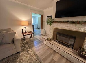 Smart-TV, peis og bøker