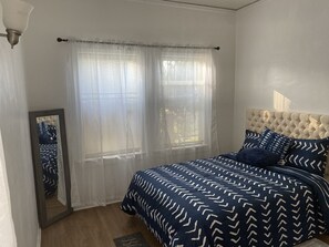 3 bedrooms, iron/ironing board, WiFi, bed sheets